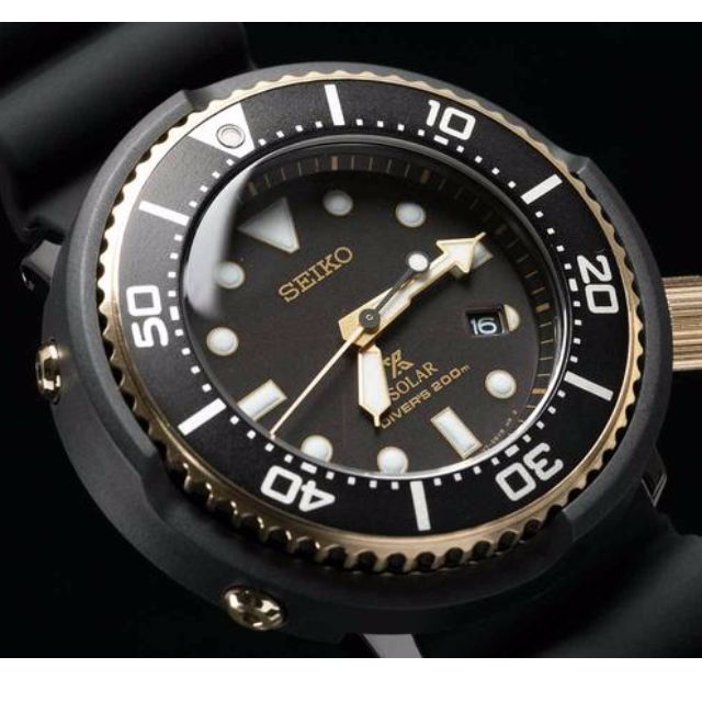 seiko solar powered divers watch