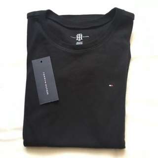 全新✨Tommy Hilfiger🇷🇺圓領黑素T-shirt