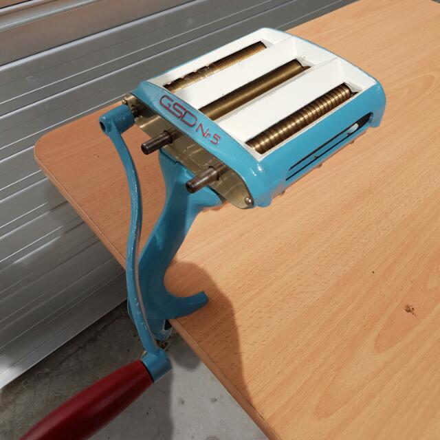 Antique pasta deals cutter