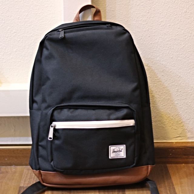 Herschel Pop Quiz Mid Black 15.5L 13 Laptop Bag Men s Fashion Bags Briefcases on Carousell