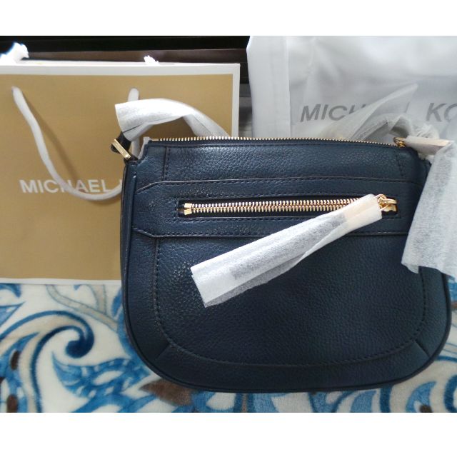 Michael kors sales julia medium messenger