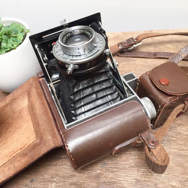 Minolta Below Camera Konan-flicker 1951 with Leather