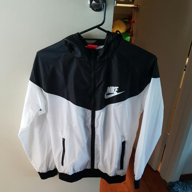 Nike Windbreaker Black White Women S Fashion Clothes On Carousell