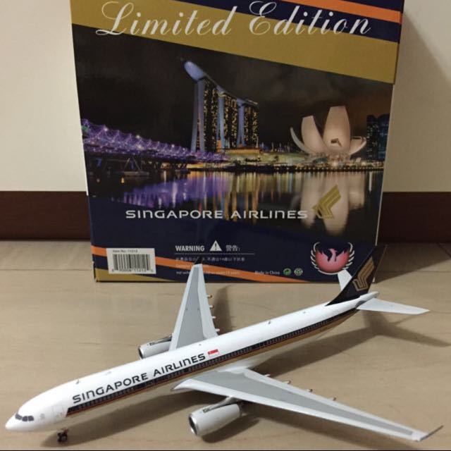 singapore airlines toy plane