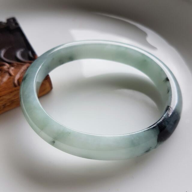 oval jade bangle