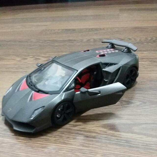 Car Models (Category: Vehicle & Diecast Models) located in Singapore. Submitted by ass1233 (Listing ID 65664983, Image 3). Description: .
