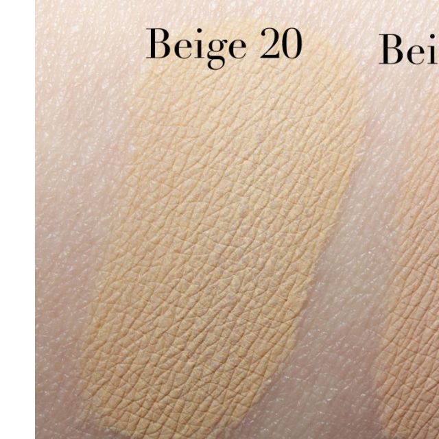 Chanel Vitalumiere Aqua Ultra-Light Skin Perfecting Makeup SPF 15 - Beige 20