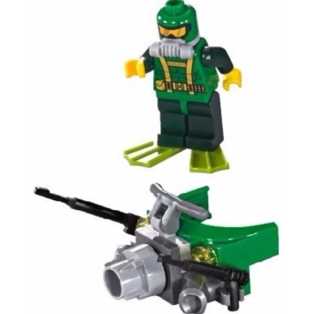 lego iron skull sub attack