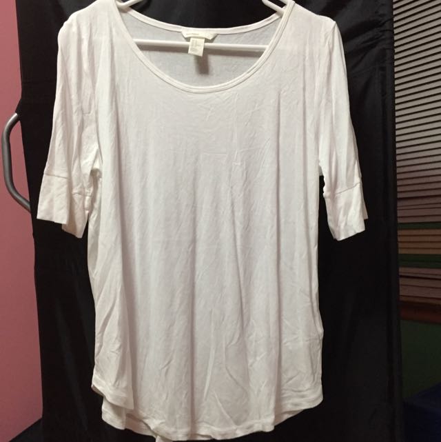 Basic white tee (Category: Clothes) located in Toronto. Submitted by minshops (Listing ID 66041440, Image 1). Description: .
