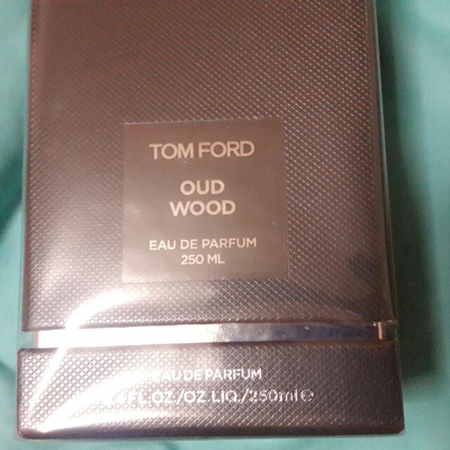 Tom ford 2025 oud wood decanter