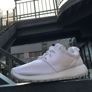 Nike Roshe one 全白