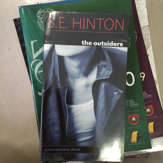 SE. hinton The Outsiders, Hobbies & Toys, Books & Magazines, Fiction ...