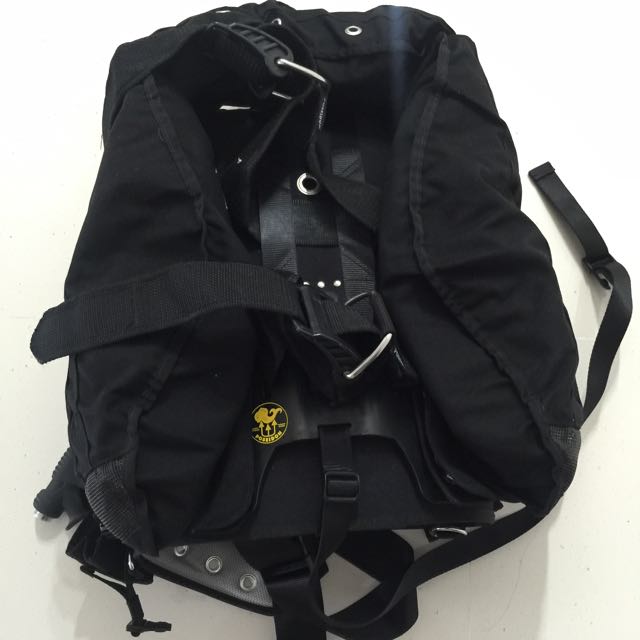 Poseidon BCD One Wing/ Harness For Scuba Diving 99 New, Sports