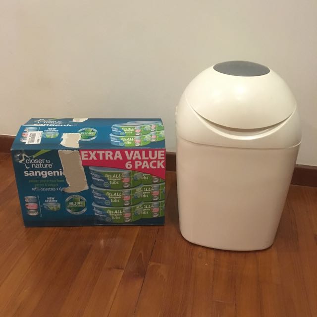 Sangenic Diaper Disposal System And 5 Refill Cassettes, Babies & Kids