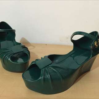 Sepatu Linea
