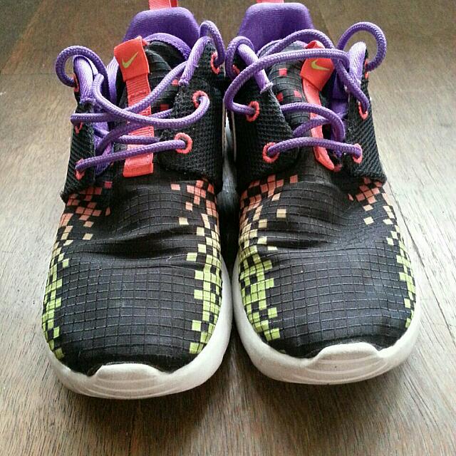 (REPRICED!!!) Authentic Nike Roshe One For Kids (Category: Babies & Kids Fashion) located in Quezon City. Submitted by shen1018 (Listing ID 66459996, Image 2). Description: .