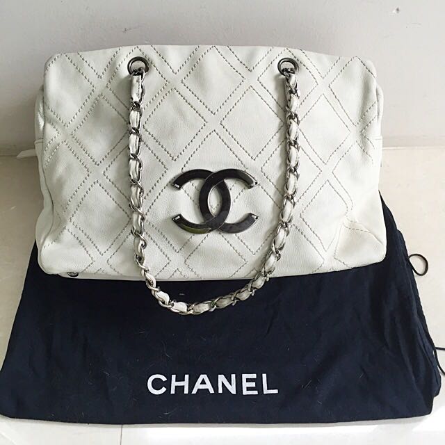 Chanel Large Diamond Stitch Tote in White