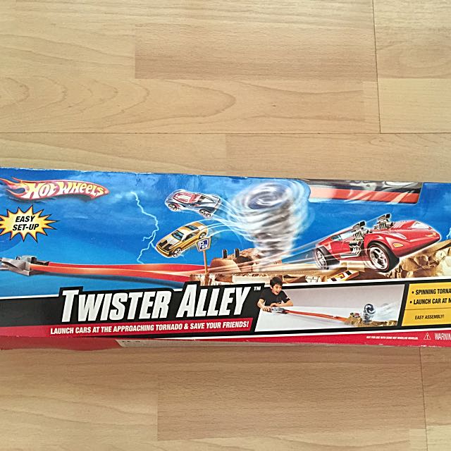 Hot Wheels Twister Alley Set Hobbies Toys Toys Games on
