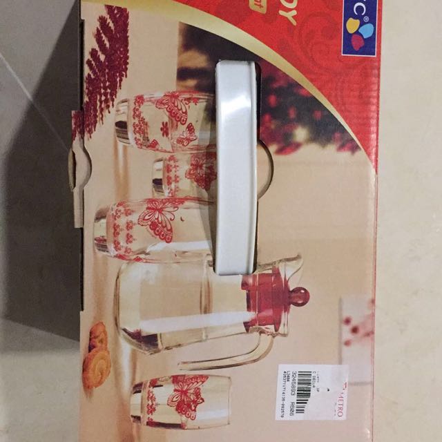 Drinkware Set (Category: Other Kitchen Appliances) located in Singapore. Submitted by birdy91 (Listing ID 66639445, Image 2). Description: .