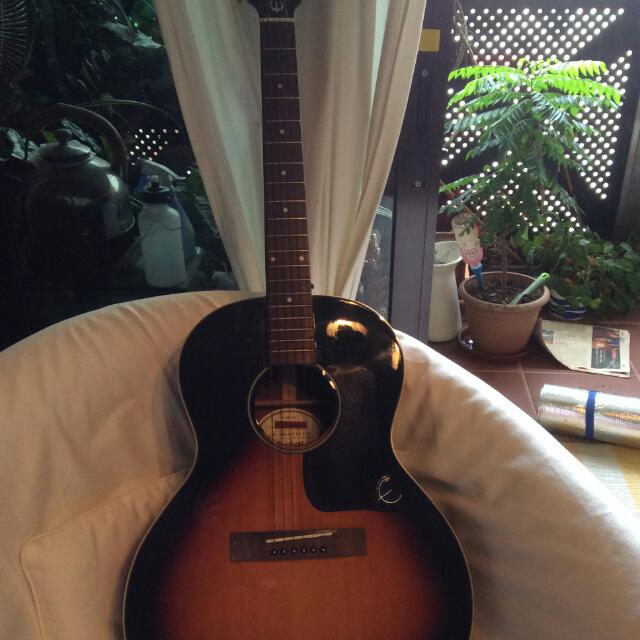 Epiphone el00 acoustic guitar, Hobbies & Toys, Music & Media, Musical