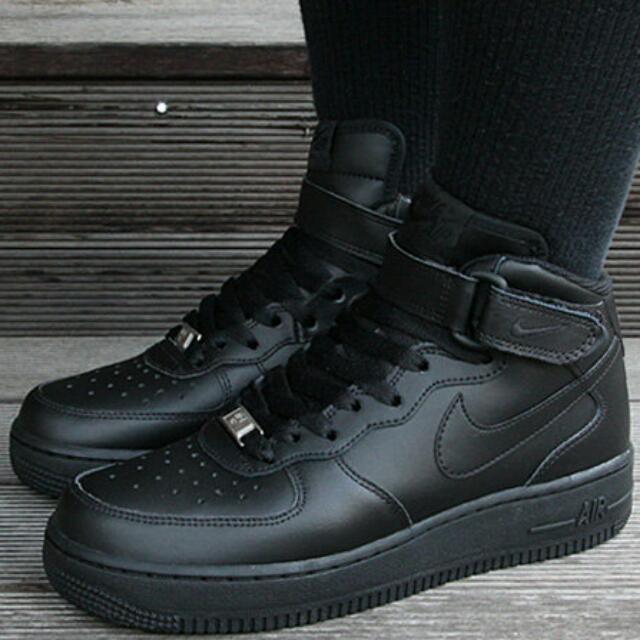All black mid top air force ones store