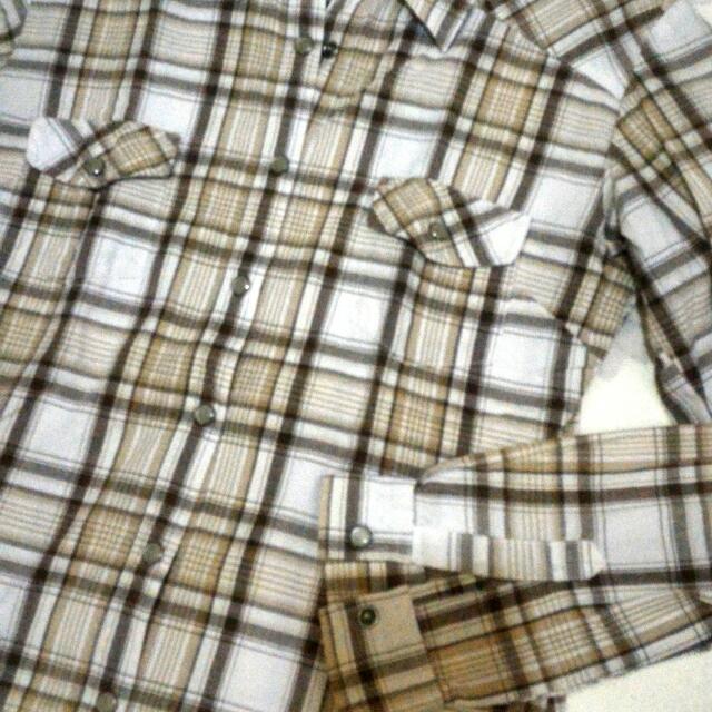 Checkered Longsleeve Polo (Category: Longsleeves) located in Cebu City. Submitted by forthward (Listing ID 66759095, Image 2). Description: .