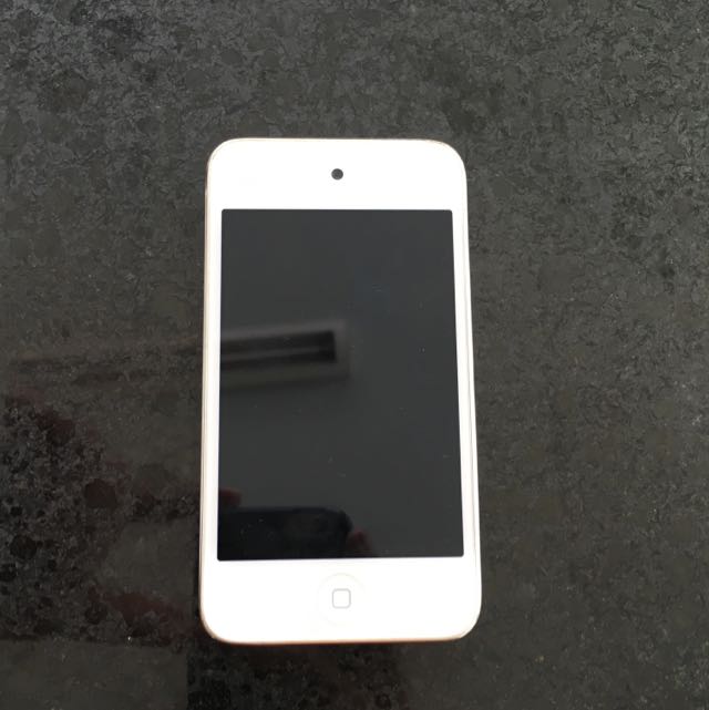 iPod 4th Generation (Category: Networking) located in Singapore. Submitted by 19256hey (Listing ID 66702409, Image 1). Description: .
