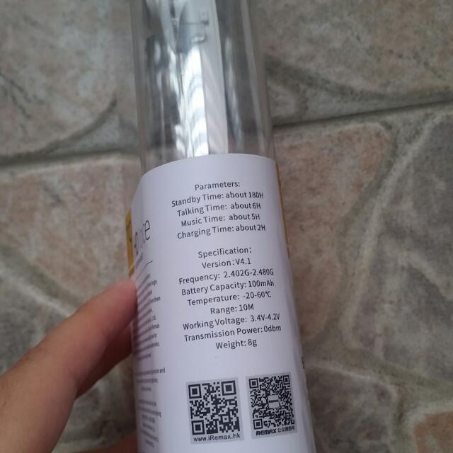 Bluetooth Headset (Category: Headphones & Headsets) located in Singapore. Submitted by anirtpieee (Listing ID 66832521, Image 3). Description: .