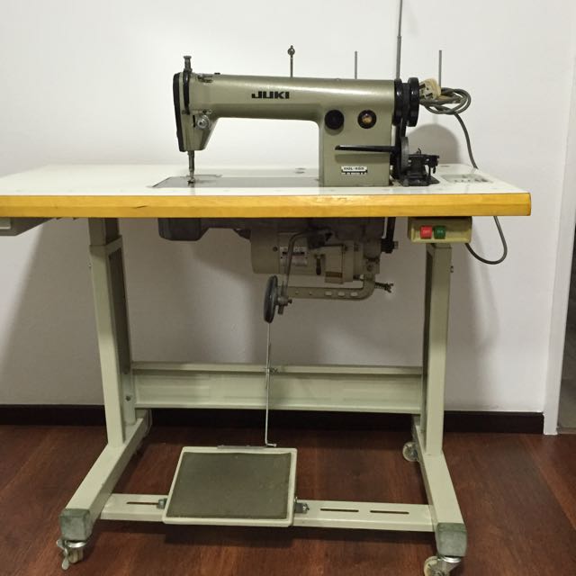 JUKI DDL555 INDUSTRIAL SEWING MACHINE, Furniture & Home Living