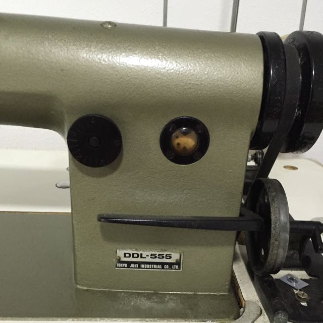 JUKI DDL555 INDUSTRIAL SEWING MACHINE, Furniture & Home Living