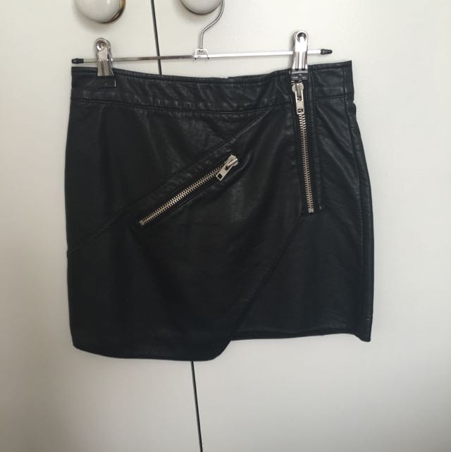 SPORTSGIRL High Waisted Faux Leather Skirt (Category: Women's Clothes) located in Geelong. Submitted by mroseod (Listing ID 66795214, Image 1). Description: .