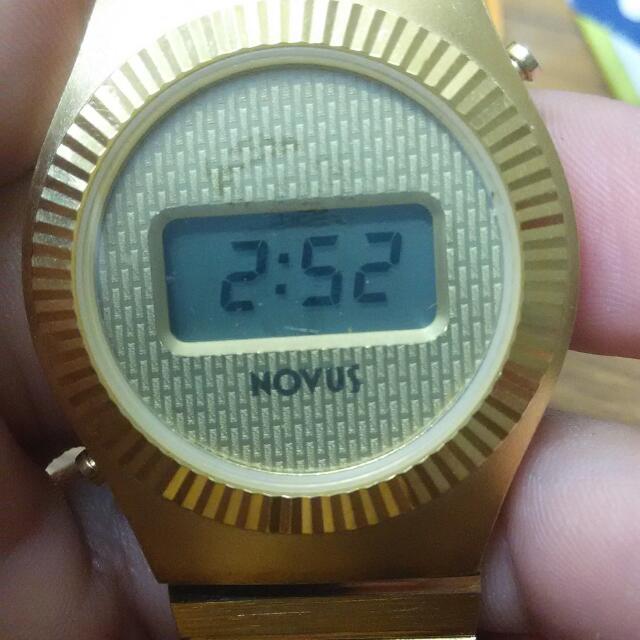 Novus vintage watch online