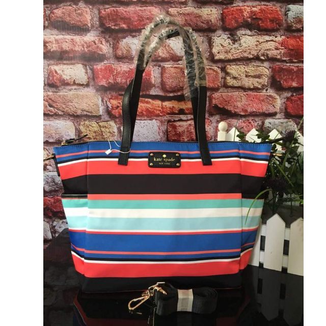 Authentic/Overrun Kate Spade tote with side pockets (Category: Luxury Bags & Wallets) located in Cavite. Submitted by sweetellehcor.ph (Listing ID 66998766, Image 1). Description: .
