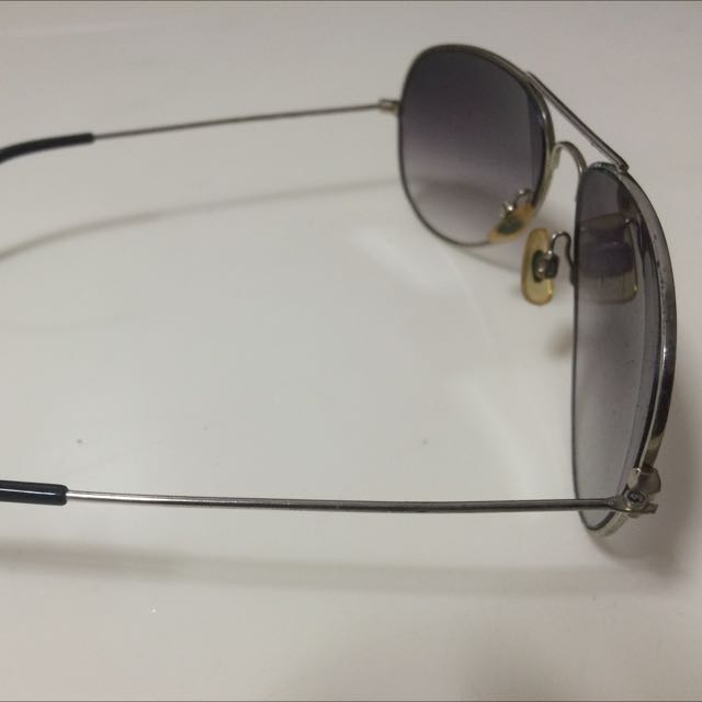 Aviators (Category: Sunglasses & Eyewear) located in Singapore. Submitted by rizalmohd1978 (Listing ID 66926568, Image 2). Description: .