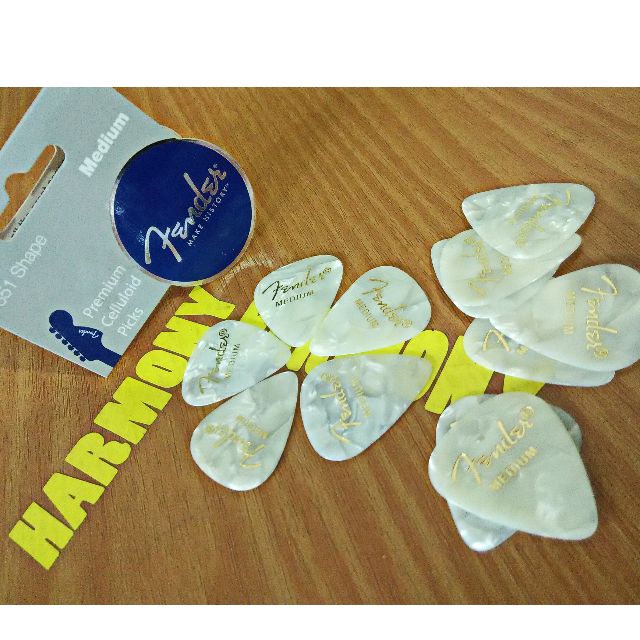 Pick Gitar Fender Premium Celluloid 351 Shape Medium Musik Media Aksesoris Di Carousell