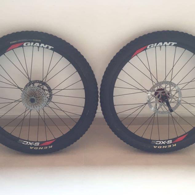 Kustlijn Visser werper 26 inch Mountain bike rims with tyre, Sports Equipment, Bicycles & Parts,  Bicycles on Carousell
