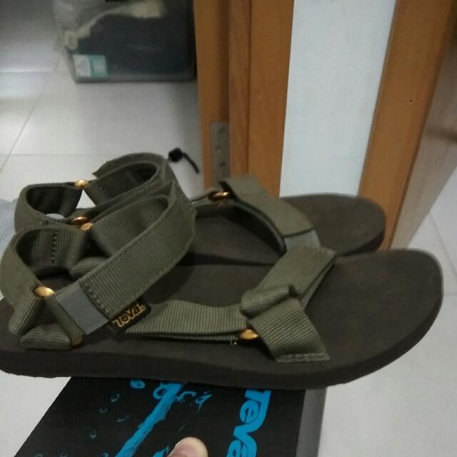 birkenstock or teva