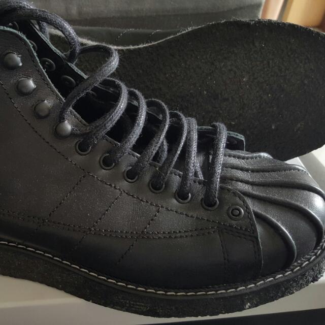 High top store shell toe