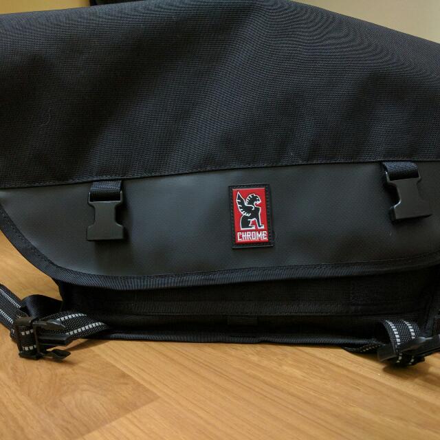 Custom Chrome Messenger Bag (Right Shoulder), Men's Fashion, Bags, Sling Bags on Carousell