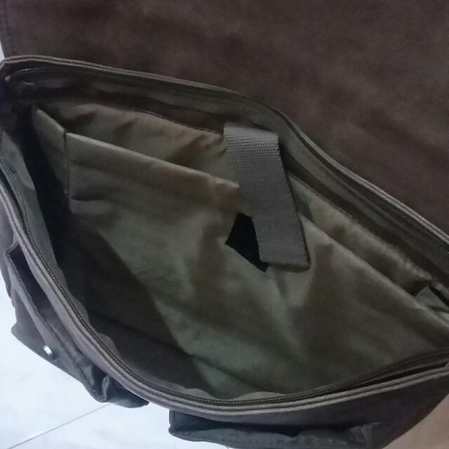 Durban Laptop Beg, Women's Fashion, Bags & Wallets, Backpacks on Carousell