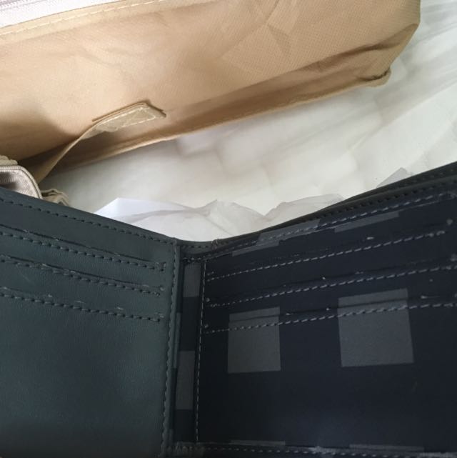 converse qr wallet