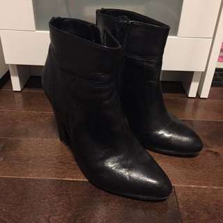 Steve Madden 7.5 Taffee Booties