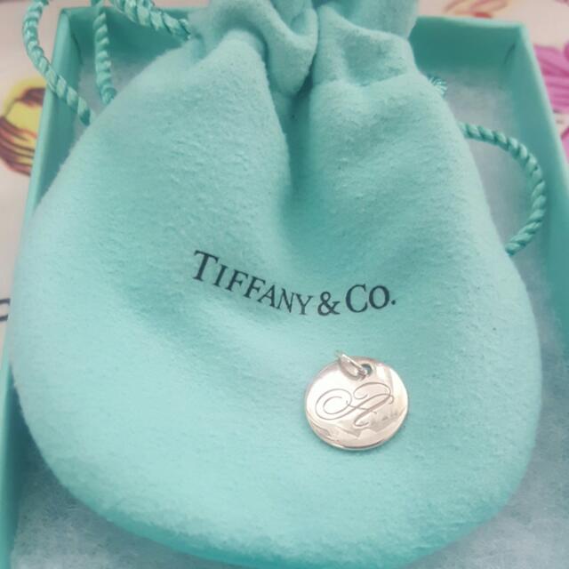 Tiffany notes on sale alphabet disc charm