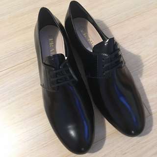PRADA Black leather Oxford Shoes Size 37 NEW IN BOX