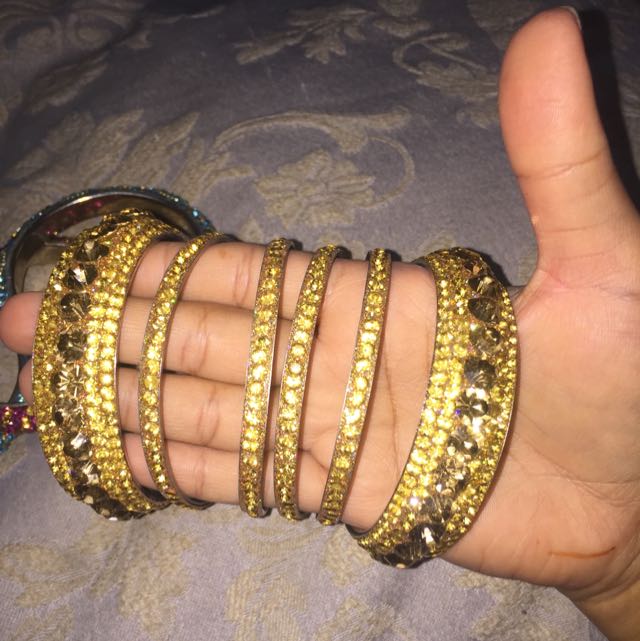 Bracelets/bangles (Category: Jewelry) located in Toronto. Submitted by asheeqa (Listing ID 67803446, Image 2). Description: .