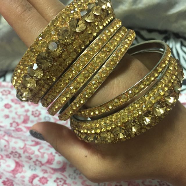 Bracelets/bangles (Category: Jewelry) located in Toronto. Submitted by asheeqa (Listing ID 67803446, Image 3). Description: .