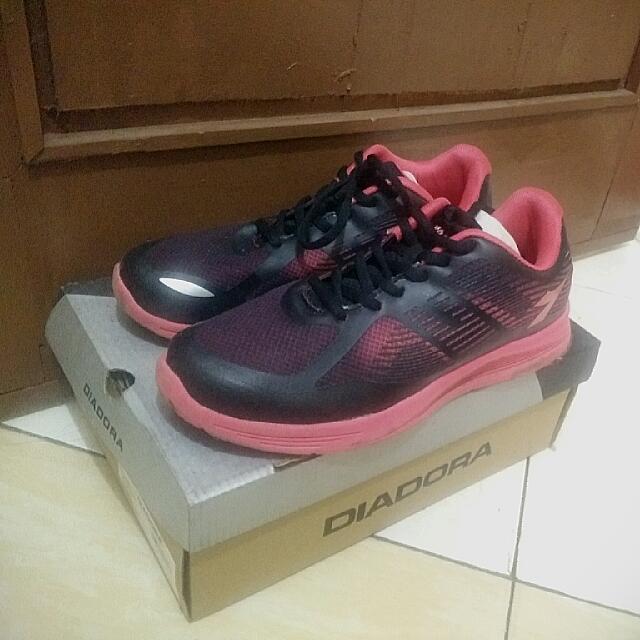Sepatu Diadora Asli Fesyen Wanita Sepatu Di Carousell