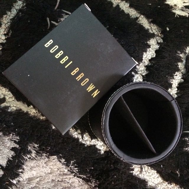 Brush Case (Category: Makeup) located in Kota Kinabalu. Submitted by munchy98 (Listing ID 68162182, Image 3). Description: Brush set case • can put pencils as well • rm23 each.