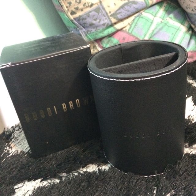 Brush Case (Category: Makeup) located in Kota Kinabalu. Submitted by munchy98 (Listing ID 68162182, Image 2). Description: Brush set case • can put pencils as well • rm23 each.