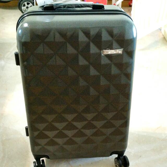 Saro vinci luggage sales price